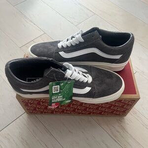 Vans Old Skool Low-Top Unisex Suede Sneakers
